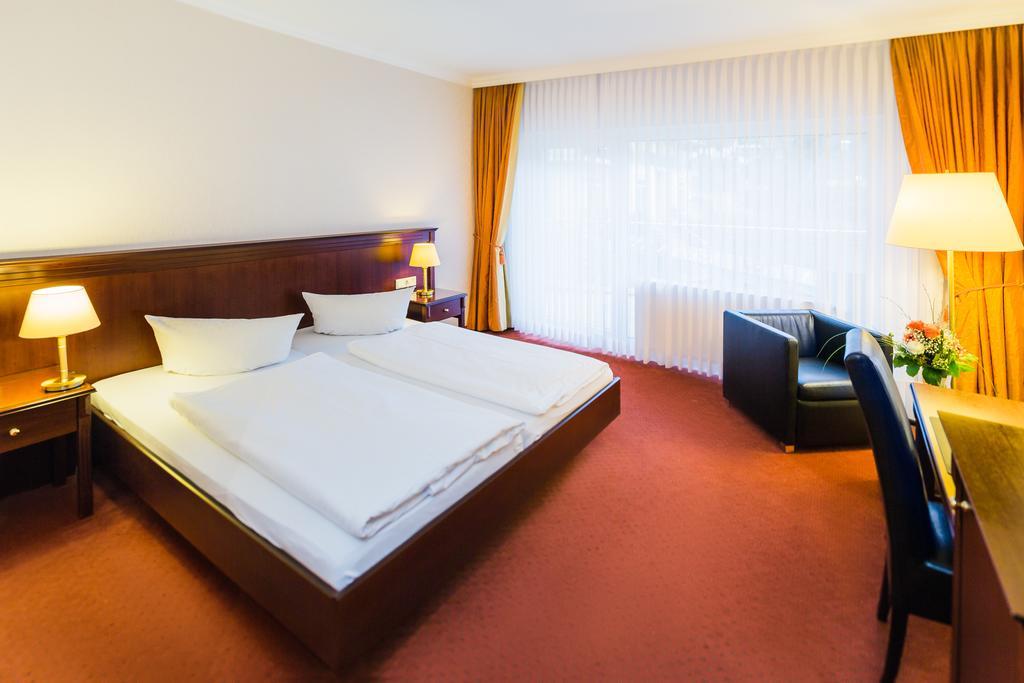 Marburg Im Park 4*